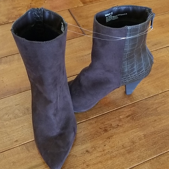 New Directions Alysse Brown Heels Size 6 NWT - Picture 2 of 3